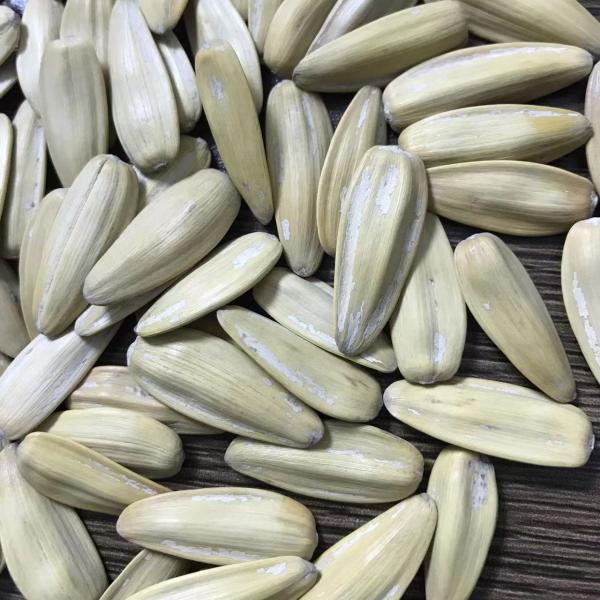  white  Peeling roasted  and salted sunflower seeds